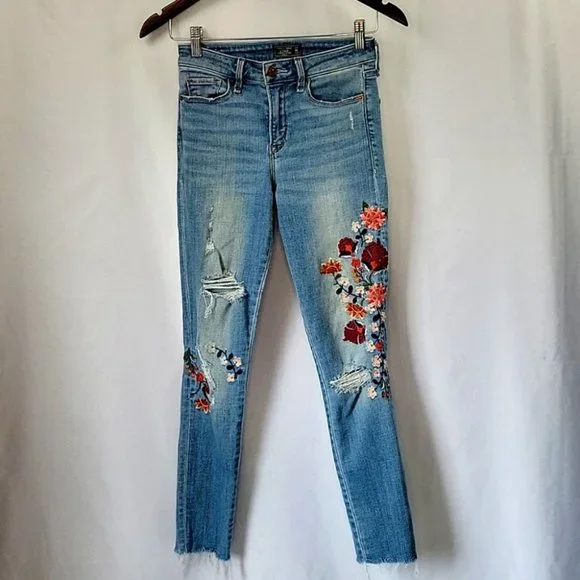 Embroidered Jeans Abercrombie Harper Jeans Abercrombie Fitch - Main Image